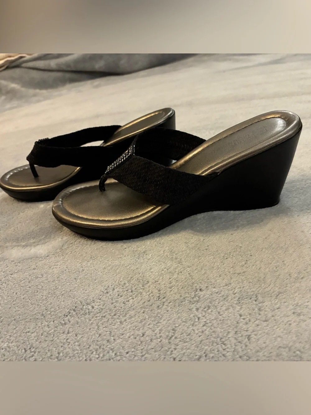 Women's White Mountain Brand Black Rhinestone Wedge Thong Sandals - Size 6